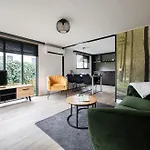 펜션 20, Nestled In The Woods, Big And Garden! *