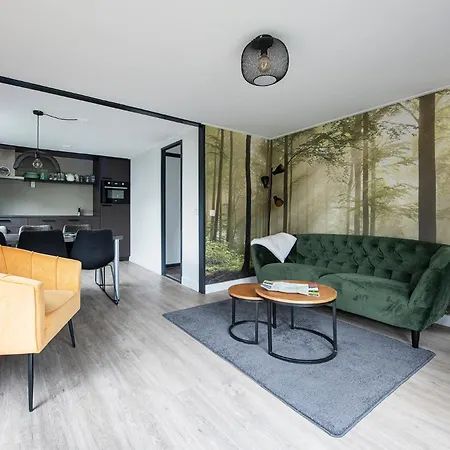 20, Nestled In The Woods, Big And Garden!