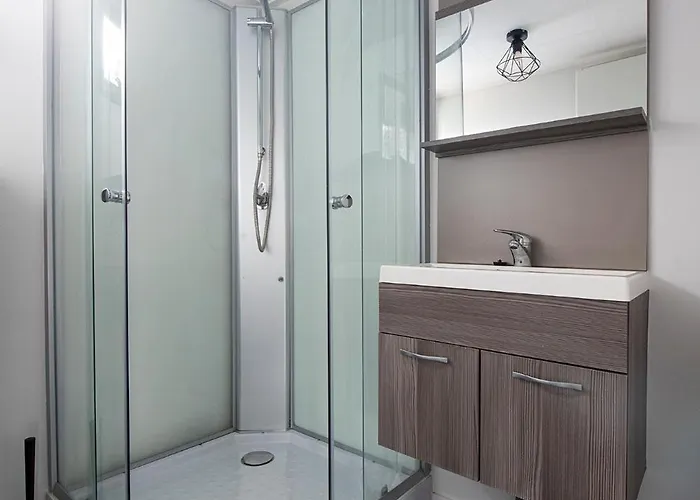 20, Nestled In The Woods, Big And Garden!