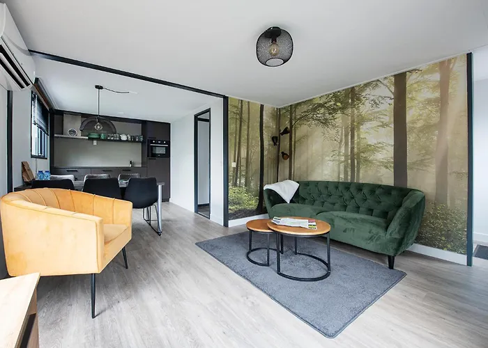 20, Nestled In The Woods, Big And Garden!