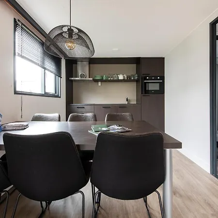 Hébergement de vacances 20, Nestled In The Woods, Big And Garden! *
