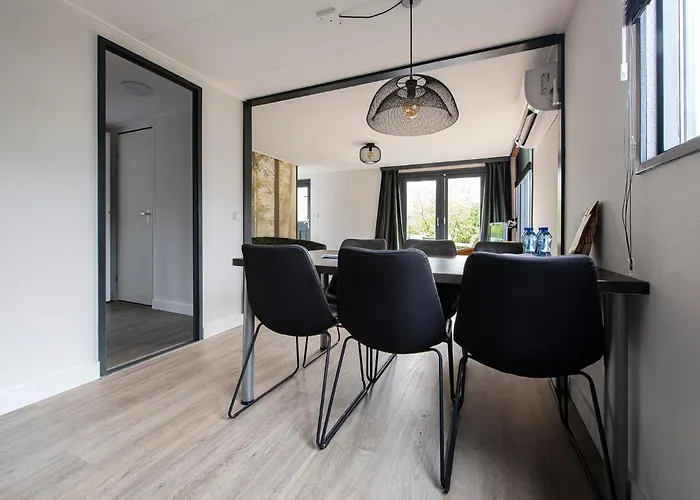 20, Nestled In The Woods, Big And Garden!